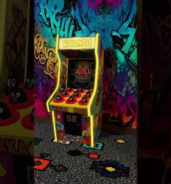 Une salle d’arcade rétro aménagée dans Retro Arcade Shop Simulator